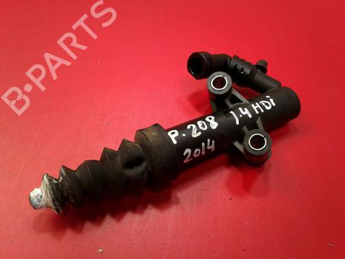Used Clutch slave cylinder Clutch slave cylinder PEUGEOT 208 I (CA_, CC_) [2012-2021] 4490922 4490922