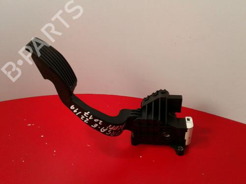 Pedał OPEL CORSA E Hatchback Van (X15) 1.3 CDTI (08) 13305804