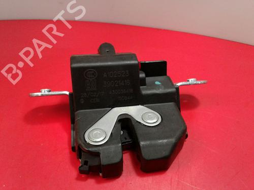 Zamek klapy tylnej / bagażnika OPEL CORSA E Hatchback Van (X15) 1.3 CDTI (08) 39021416