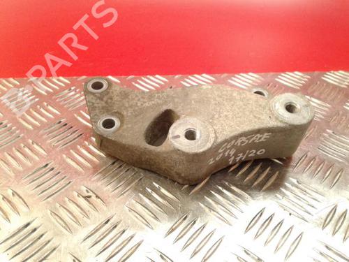 Poduszka silnika OPEL CORSA E Hatchback Van (X15) 1.4 (08) 13135906