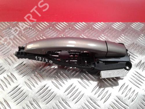 Klamka zewnętrzna drzwi przednich prawych OPEL CORSA E Hatchback Van (X15) 1.4 (08) 14 420 401 RH