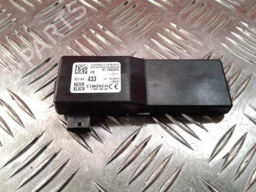 Przełącznik OPEL CORSA E Hatchback Van (X15) 1.4 (08) 13503204 