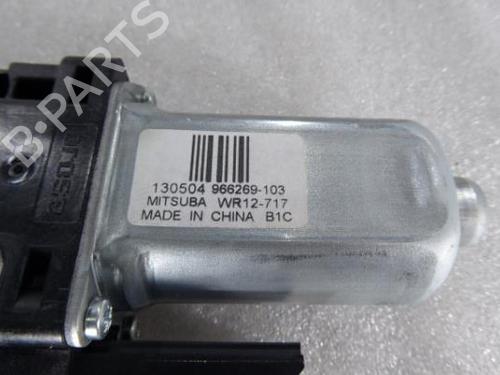 Vindusheismotor høyre foran VOLVO V40 Hatchback (525) D2 | BP8195699E20