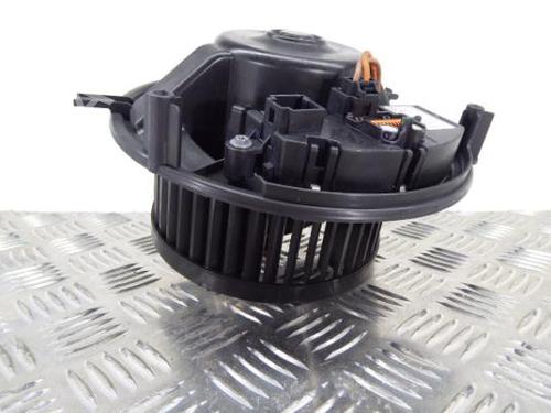 Heater blower motor SKODA OCTAVIA III (5E3, NL3, NR3) 1.6 TDI 5Q1819021A 