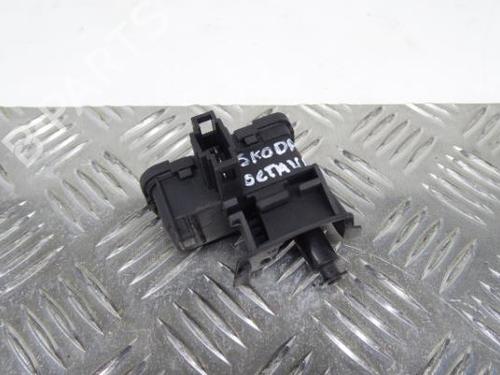 Fuel flap SKODA OCTAVIA III (5E3, NL3, NR3) 1.6 TDI 7P0810773D
