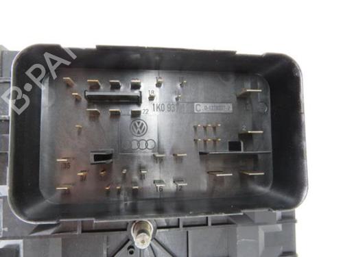 Fuse box VW GOLF VI (5K1) 1.6 TDI | BP15942930E1