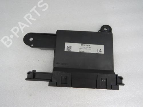 Switch TOYOTA COROLLA Estate (_E21_) 1.8 Hybrid (ZWE211W) 8865002L40