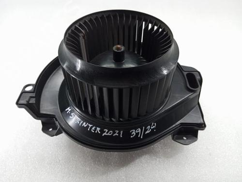 Heater blower motor MERCEDES-BENZ SPRINTER 3,5-t Van (B907, B910) 315 CDI RWD (907.631, 907.633, 907.635, 907.637) A0008307902