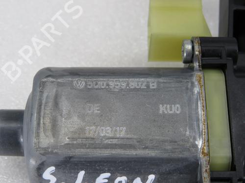 Right front window motor SEAT LEON (5F1) 1.6 TDI | BP24484330E20 