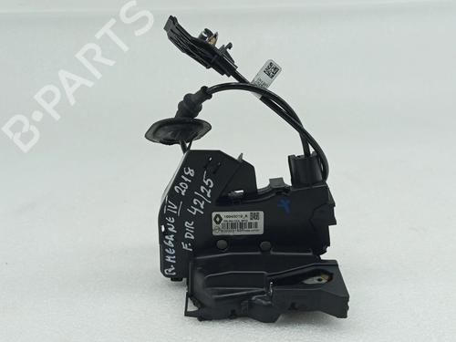 hjre-fortil-las-renault-megane-iv-grandtour-k9amn_-2016-30028240 main image