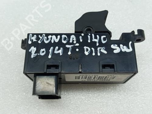 Przełącznik szyby tylnej prawej HYUNDAI i40 I CW (VF) 1.7 CRDi | BP30571536I28
