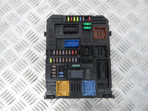 Used Fuse box PEUGEOT 308 SW II (LC_, LJ_, LR_, LX_, L4_) 1.5 BlueHDi 100 (102 hp) 31588226