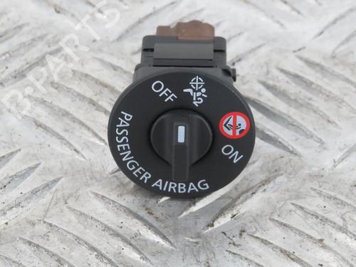 Used Switch RENAULT GRAND SCÉNIC IV (R9_) 1.3 TCe 140 (R9NB) (140 hp) 31828010