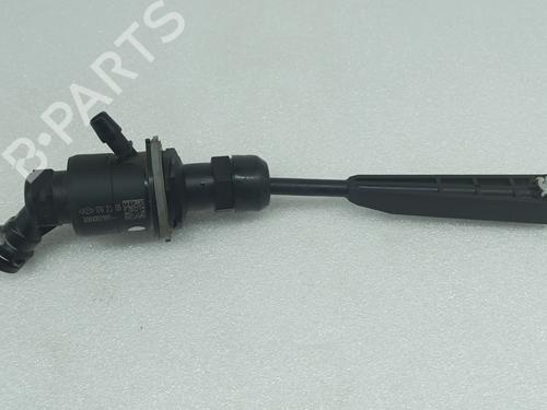 Used Clutch slave cylinder RENAULT MASTER III Van (FV) 2.3 dCi 135 FWD (FV0N, FV08, FV06, FV00, FV1S) (136 hp) 32346846