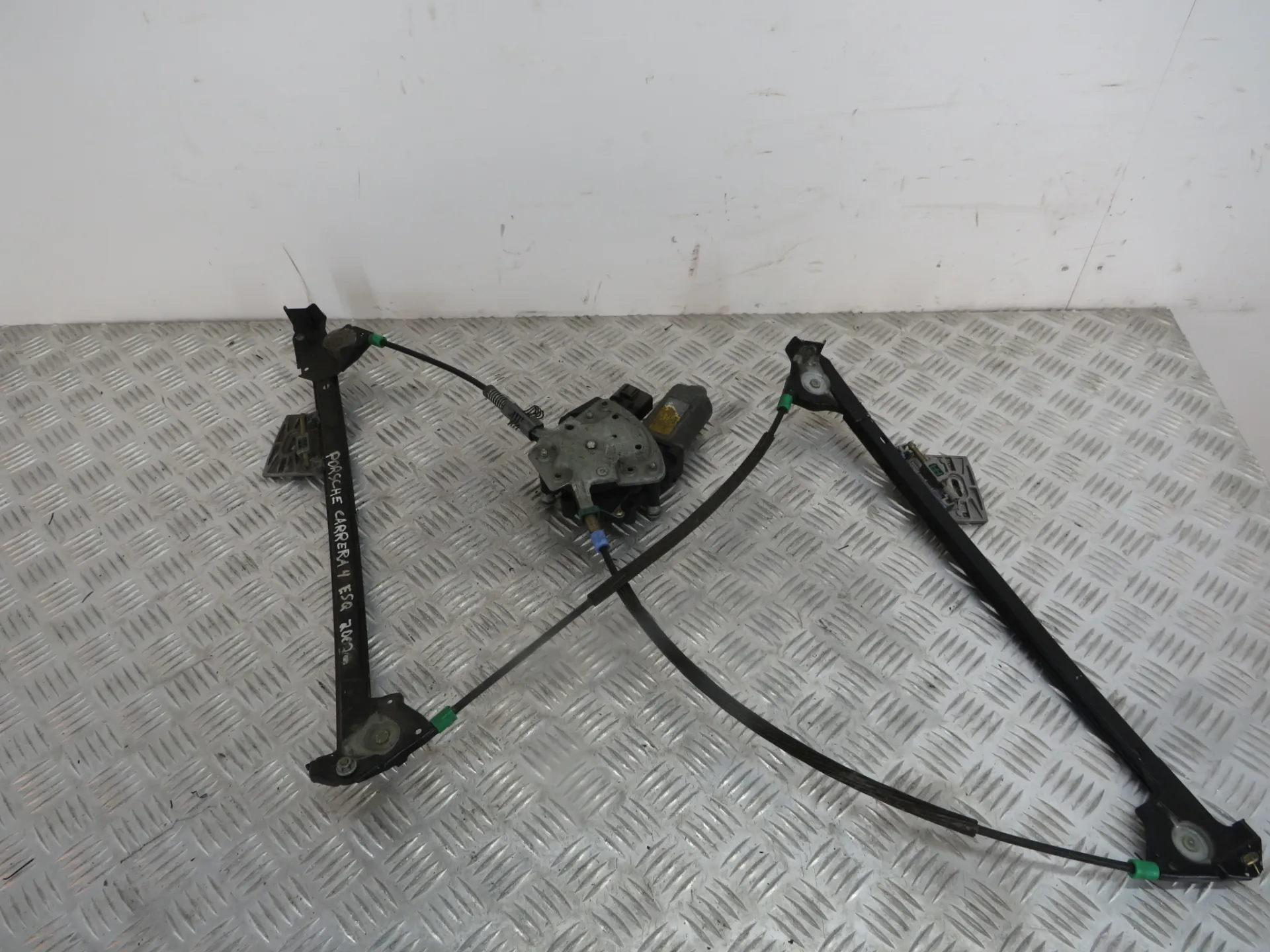 Front left window mechanism – Porsche 911 (996) (1997-2005)