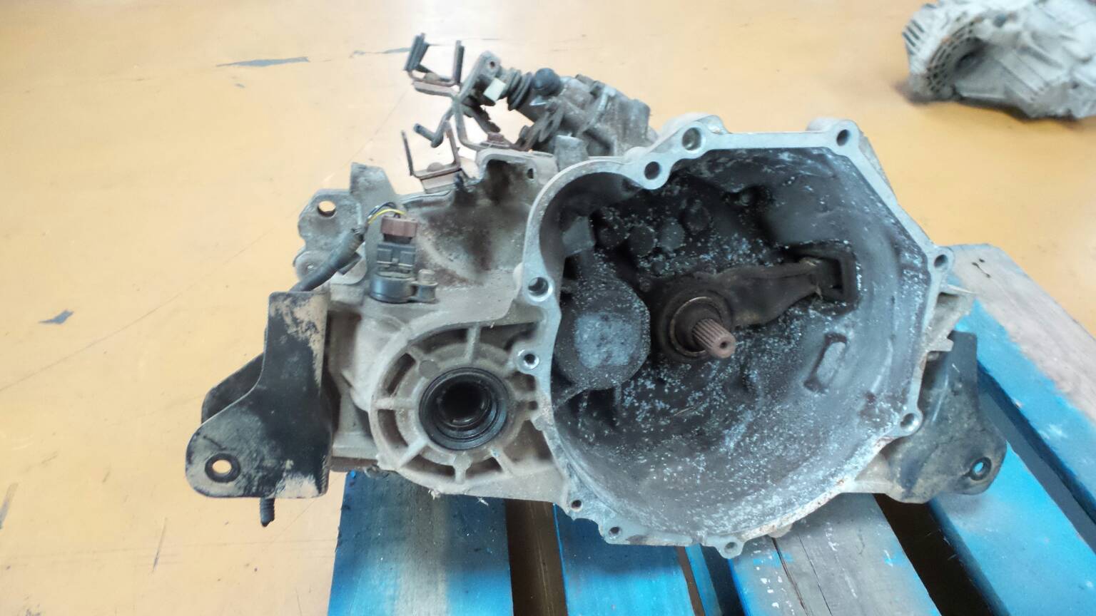 Manual gearbox MITSUBISHI COLT V (CJ_, CP_) 1600 GLX (CJ4A) 4G92 (SOHC