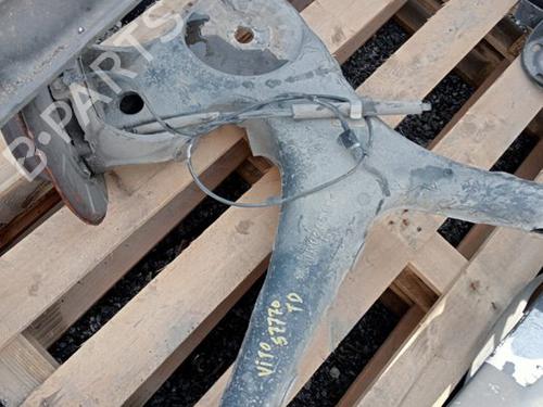 Højre hjullejehus spindel Højre hjullejehus spindel MERCEDES-BENZ VITO Bus (W639) 109 CDI (639.701, 639.703, 639.705) (95 hp) 33793573 33793573