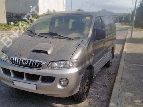 Left headlight HYUNDAI H-1 / STAREX Bus (A1)  | BP15923621C28 