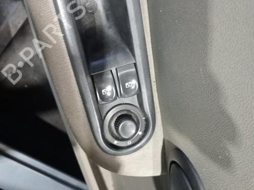 left-front-window-switch-renault-clio-iii-br01-cr01-2005-2006-2007-2008-2009-2010-2011-2012-2013-2014-32368678 main image