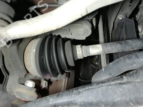 Used Left front steering knuckle Left front steering knuckle TOYOTA YARIS (_P13_) 1.5 Hybrid (NHP130_, NHP130) (101 hp) 32866361 32866361