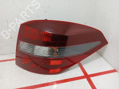 Used Right taillight Right taillight RENAULT LAGUNA III Grandtour (KT0/1) 2.0 dCi (KT07, KT0J, KT14, KT1A, KT1S) (131 hp) 33053082 33053082