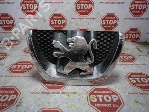 Used Grille PEUGEOT 5008 (0U_, 0E_) 2.0 HDi 150 / BlueHDi 150 (150 hp) 7329889