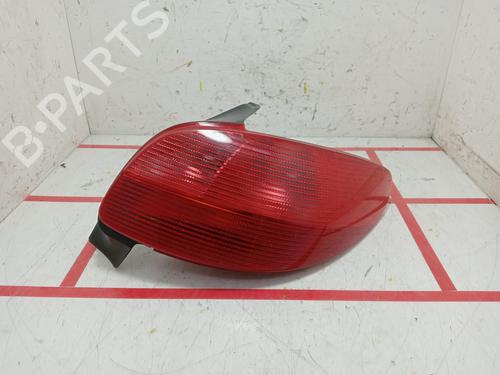 Używane Lampa tylna prawa PEUGEOT 206 Hatchback (2A/C) 1.9 D (69 hp) 30519184