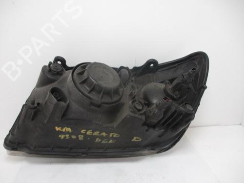 Right headlight KIA CERATO I Hatchback (LD) 2.0 CRDi | BP7325768C29 