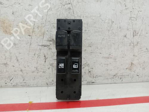 Używane Przełącznik szyby przedniej lewej SUZUKI SWIFT III (MZ, EZ) [2005-2025]  30681805