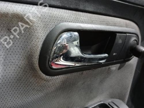 Maneta interior delantera izquierda SEAT CORDOBA (6L2) 1.9 TDI (100 hp) 30615973