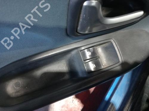 Used Left front window switch Left front window switch RENAULT CLIO II (BB_, CB_) 1.2 (BB0A, BB0F, BB10, BB1K, BB28, BB2D, BB2H, CB0A,... (58 hp) 32517820 32517820