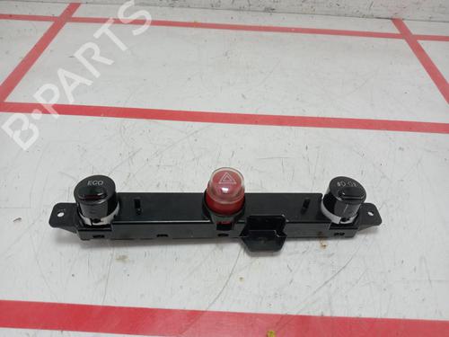 Bouton de warning FIAT 500 (312_) 0.9 (312AXG1A, 312.AXG11) (86 hp) 32083603