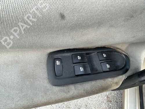 Used Left front window switch RENAULT SCÉNIC II (JM0/1_) 1.5 dCi (JM02, JM13) (101 hp) 31614116