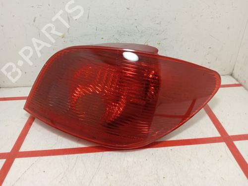 Feu arrière droit PEUGEOT 307 (3A/C) 1.6 16V (109 hp) 31982292