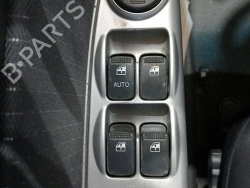 Pulsantiera anteriore sinistra Pulsantiera anteriore sinistra HYUNDAI GETZ (TB) 1.5 CRDi (88 hp) 36864541 36864541