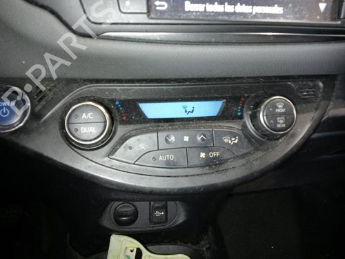 Used Climate control TOYOTA YARIS (_P13_) 1.5 Hybrid (NHP130_, NHP130) (101 hp) 32866355