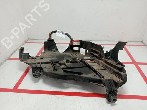 Used Right headlight support VW TOUAREG (7LA, 7L6, 7L7) 5.0 V10 TDI (313 hp) 33042768