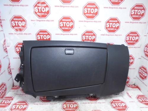 Used Glove box BMW 1 (E81) 116 i (115 hp) 9097958