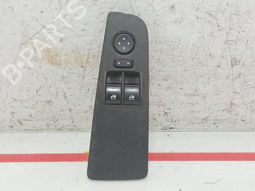 Used Left front window switch Left front window switch FIAT GRANDE PUNTO (199_) 1.2 (65 hp) 29211817 29211817
