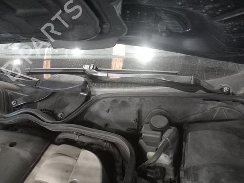 Used Front windshield wiper arm Front windshield wiper arm 38001064 38001064