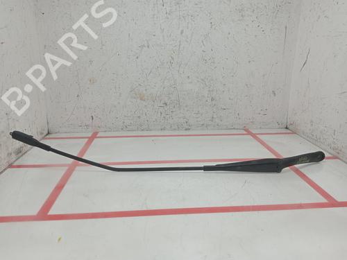 Used Front windshield wiper arm FIAT GRANDE PUNTO (199_) 1.2 (65 hp) 29211808
