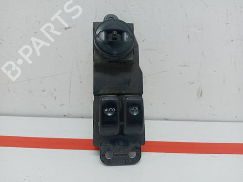 Used Left front window switch HYUNDAI H-1 / STAREX Bus (A1) 2.5 TD 4WD (101 hp) 15931157