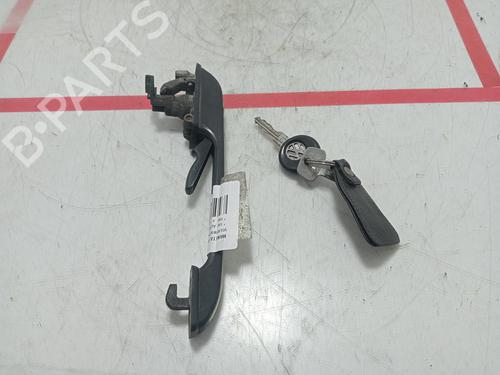 Used Front right exterior door handle Front right exterior door handle VW POLO Coupe (86C, 80) 1.3 (75 hp) 32444554 32444554