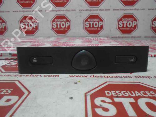 Pulsante luci di emergenza RENAULT CLIO II (BB_, CB_) 1.4 16V (B/CB0P, BB13) (98 hp) 7386486