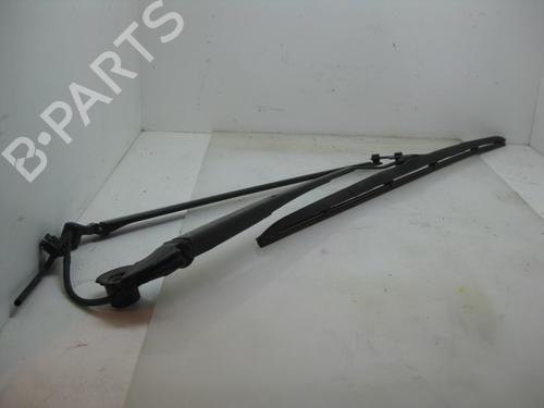 Used Front windshield wiper arm TOYOTA YARIS (_P13_) 1.0 (KSP130_, KSP130) (69 hp) 15924022