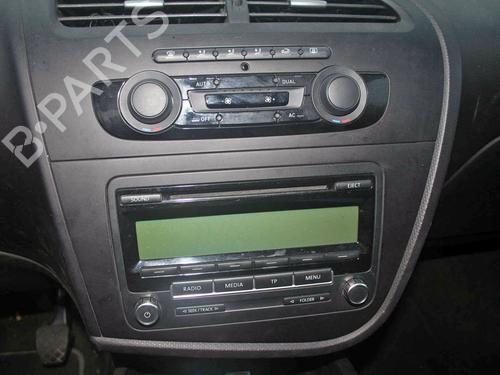 Front left window mechanism SEAT LEON (1P1) 1.6 TDI | BP15924472C22