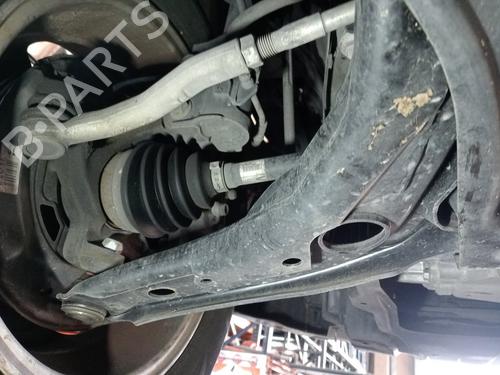 Venstre fortil bærearm TOYOTA YARIS (_P13_) 1.5 Hybrid (NHP130_, NHP130) (101 hp) 32866363