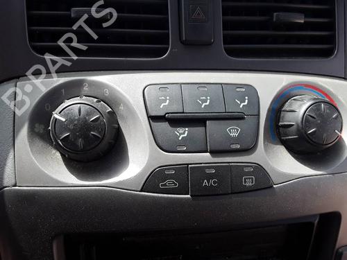 Used Climate control HYUNDAI TRAJET (FO) 2.0 CRDi (113 hp) 18130419