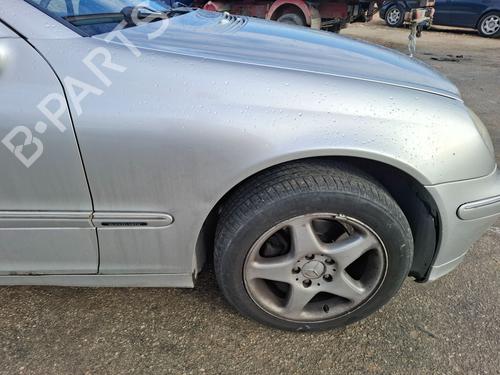 Used Right front fenders MERCEDES-BENZ C-CLASS (W203) C 220 CDI (203.006) (136 hp) 31906648
