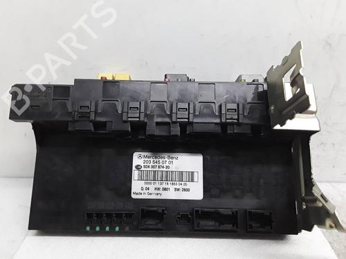 Used Fuse box MERCEDES-BENZ C-CLASS (W203) C 220 CDI (203.006, 203.008) (143 hp) 8519835